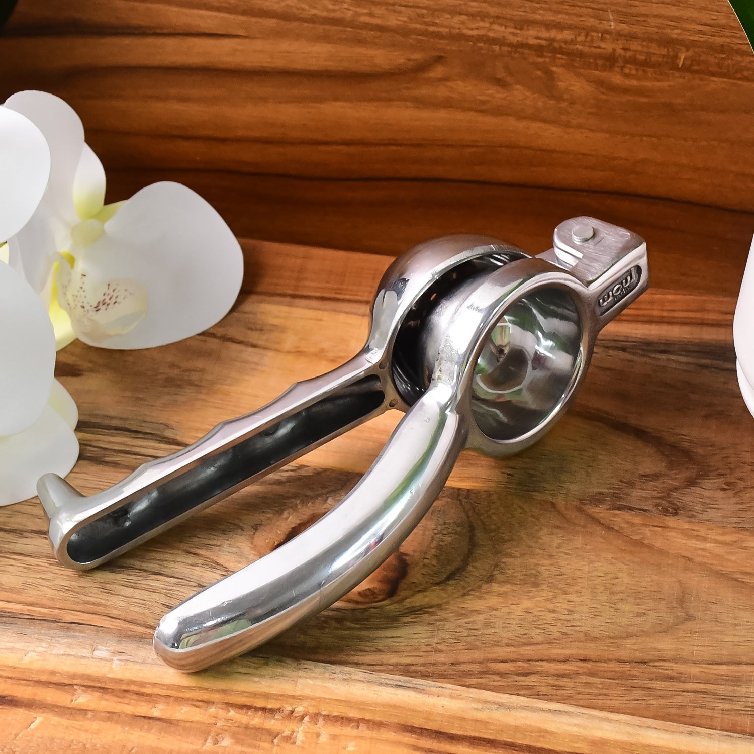 Supermom Aluminum Lemon Squeezer (1 Pc) Supermom Aluminum Lemon Squeezer (1 Pc)